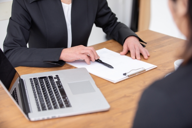 Read more about the article 採用前に見抜け！問題社員の兆候と合法的な身元調査の境界線
